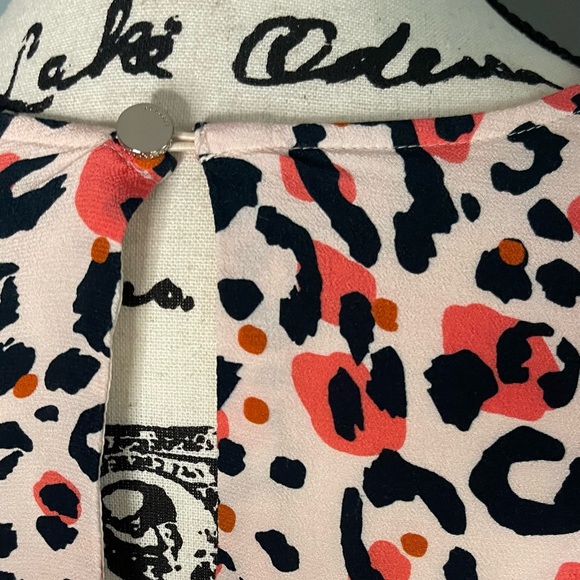 Ted Baker - Beautiful and Feminine Animal Print Blouse with V-neck - Picture 14 of 14